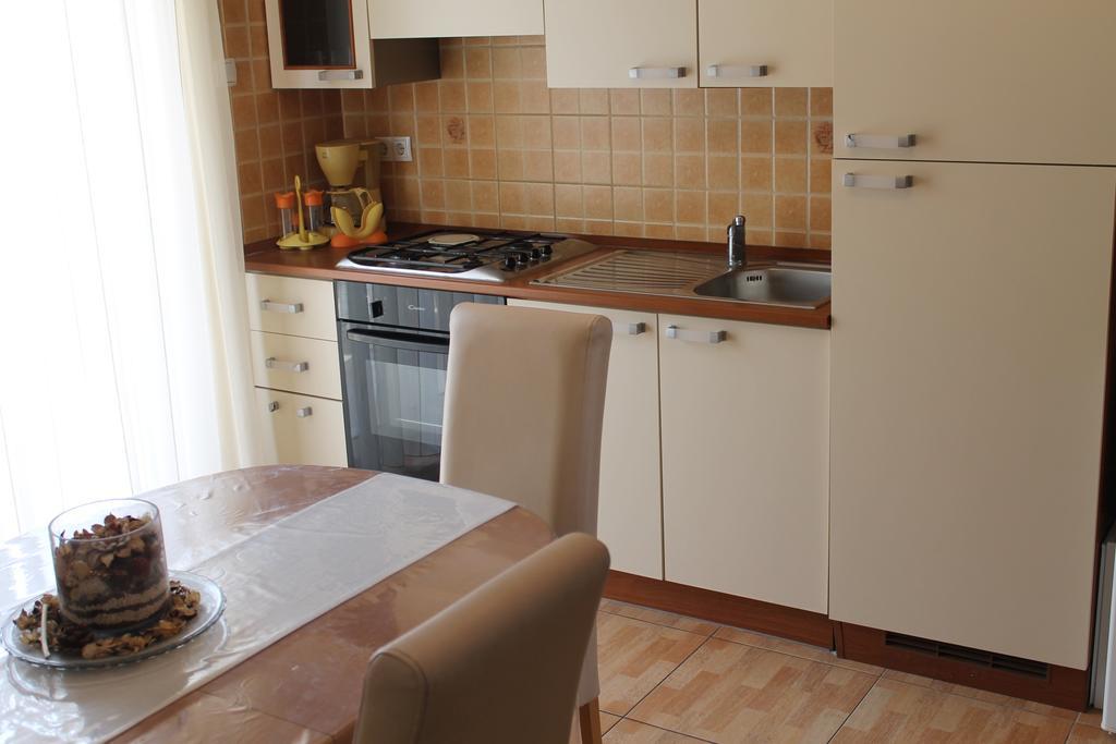 Apartments Roko Kolinda Bibinje Exteriör bild
