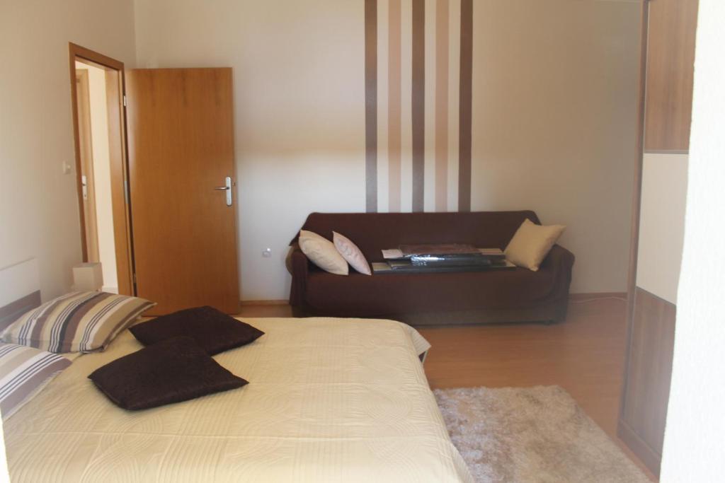 Apartments Roko Kolinda Bibinje Exteriör bild